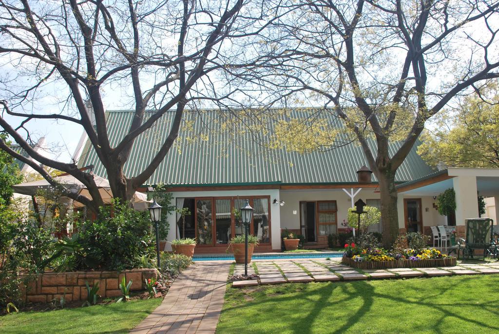 Sunninghill Guest Lodges Johannesburg Esterno foto